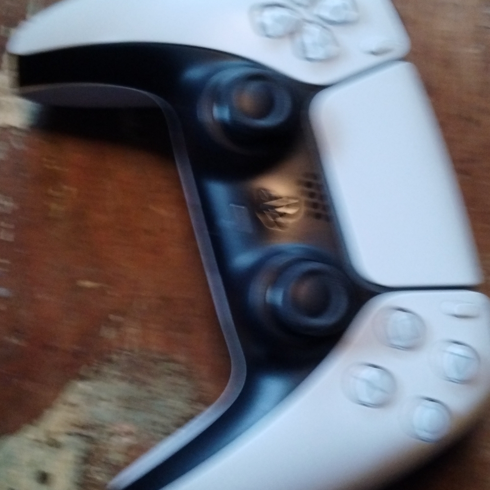 PlayStation 5 White PS5 controller (read description) - Picture 2 of 9